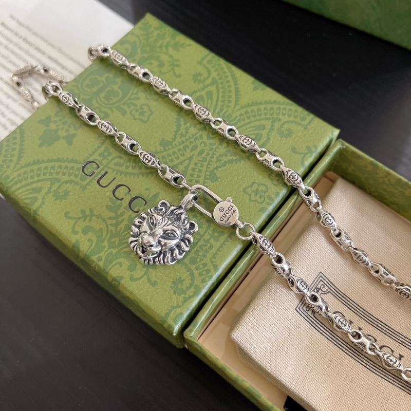 G*u*i necklaces